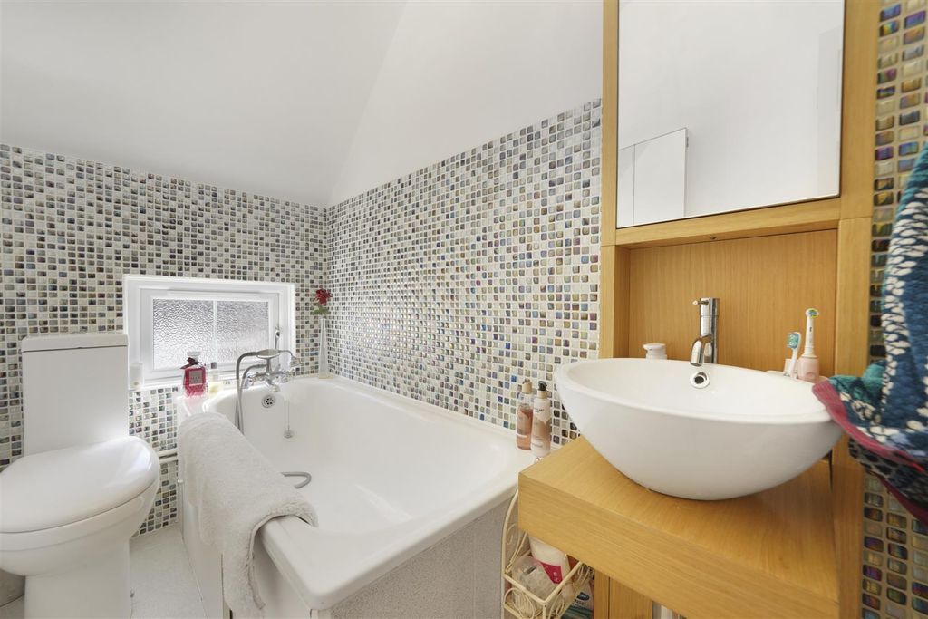 Property photo 3 of 15 Lytton Grove