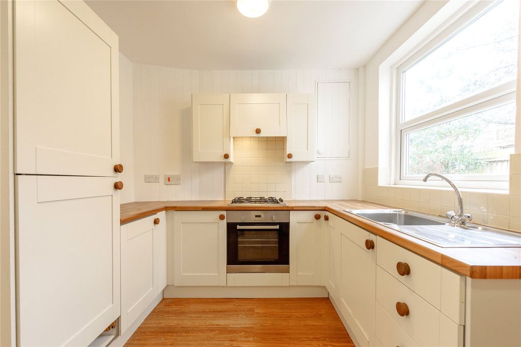 Property photo 2 of 10 Picture No. 14