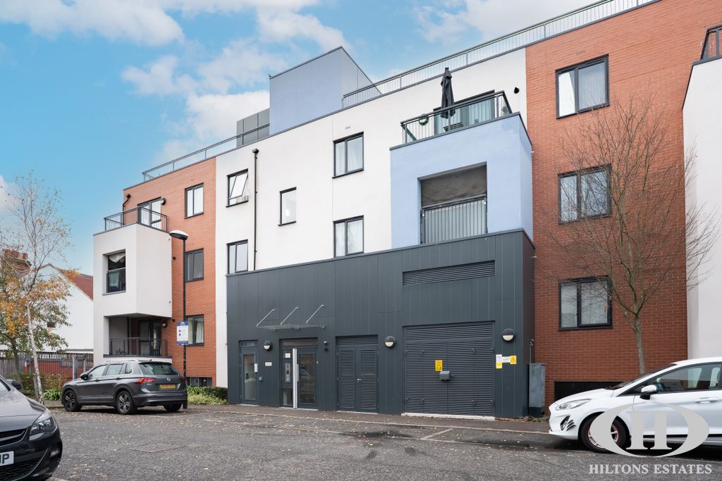 Property photo 1 of 8