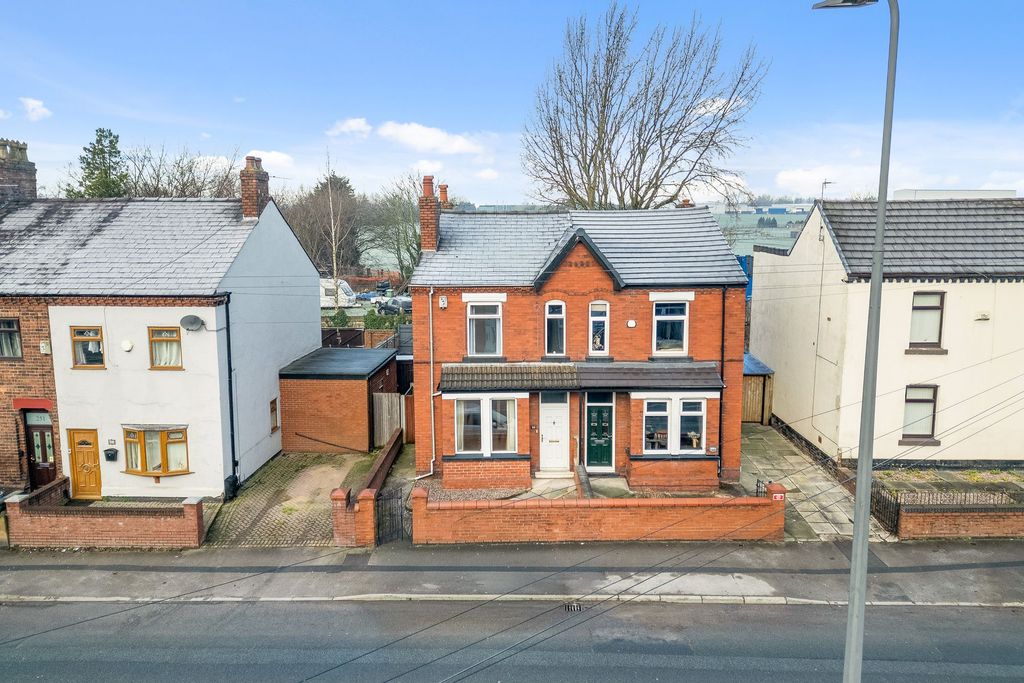 Property photo 2 of 31