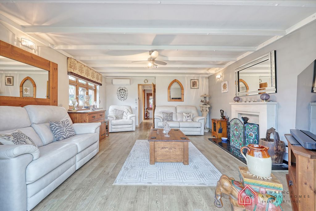 Property photo 1 of 28