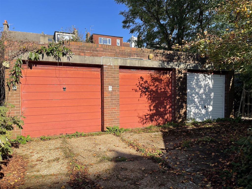 Property photo 2 of 17 Garage 2.Jpg