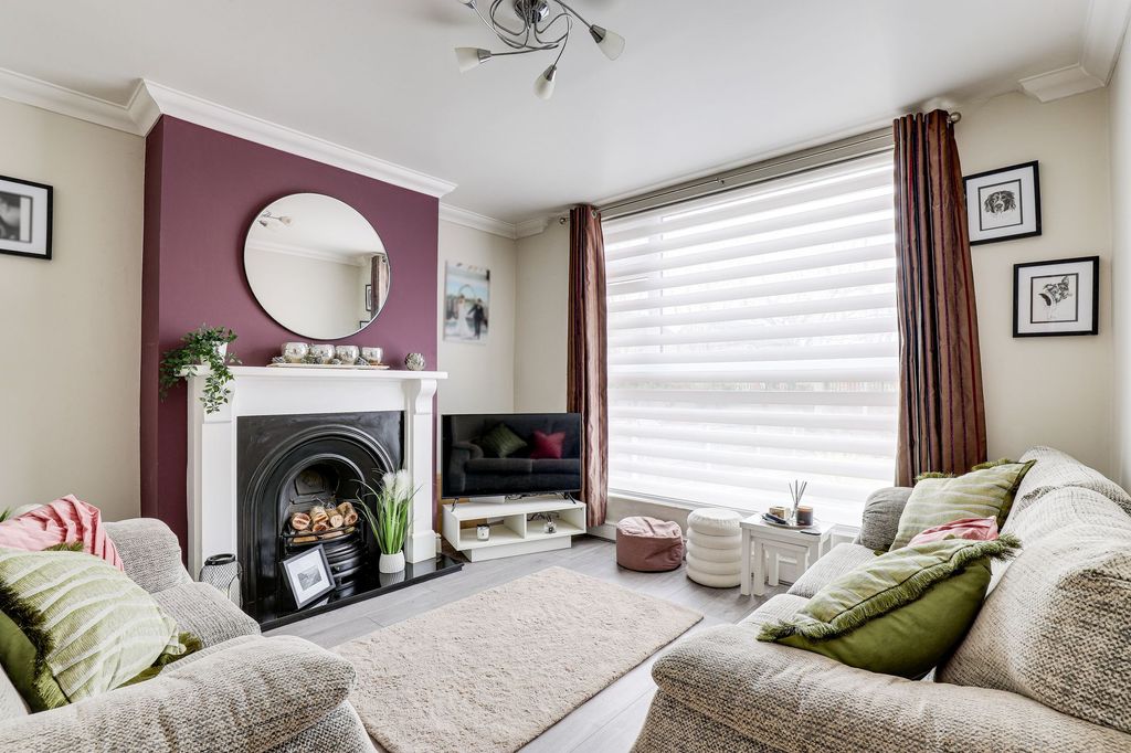 Property photo 2 of 25