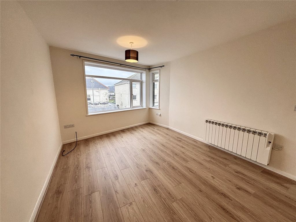 Property photo 2 of 6 Picture No. 11