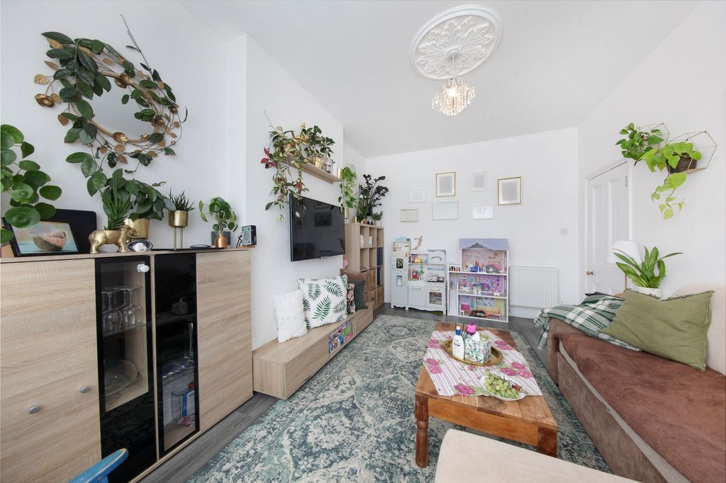 Property photo 3 of 12 56 Brook Road - Qcbhnepyp81H1Yhezpr4