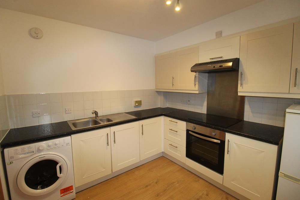 Property photo 2 of 9 Kitchen 1