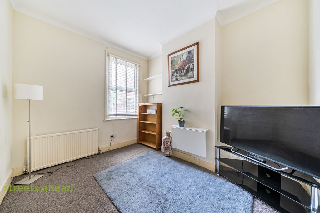 Property photo 2 of 21 97915Cba-814F-443...