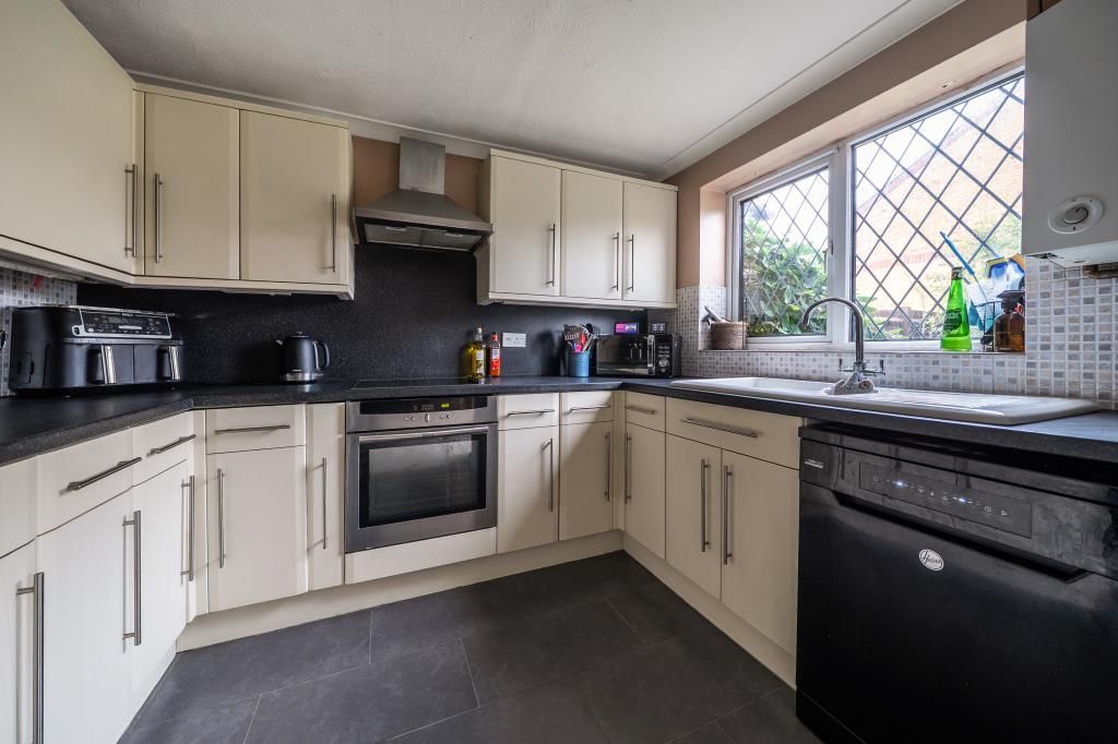 Property photo 3 of 20 Kitchen