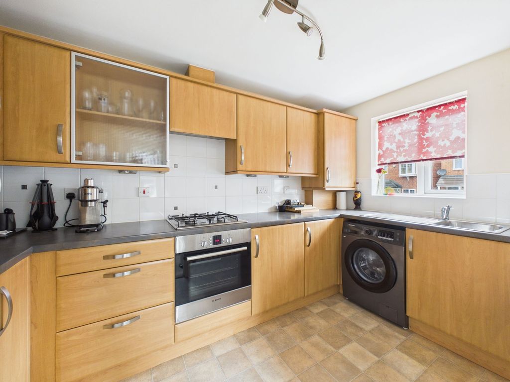 Property photo 3 of 17 Kitchen