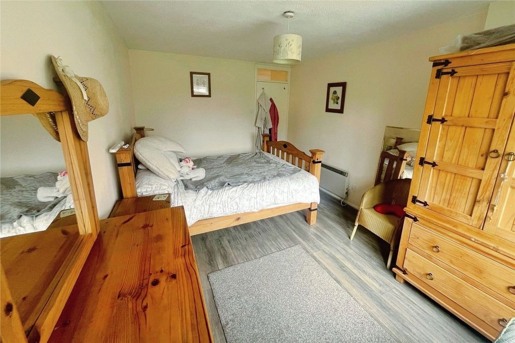 Property photo 3 of 8 Pbox-Img.Jpg