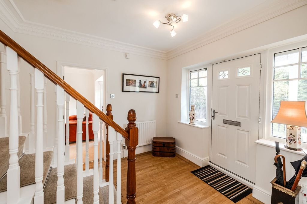 Property photo 3 of 24 Hall