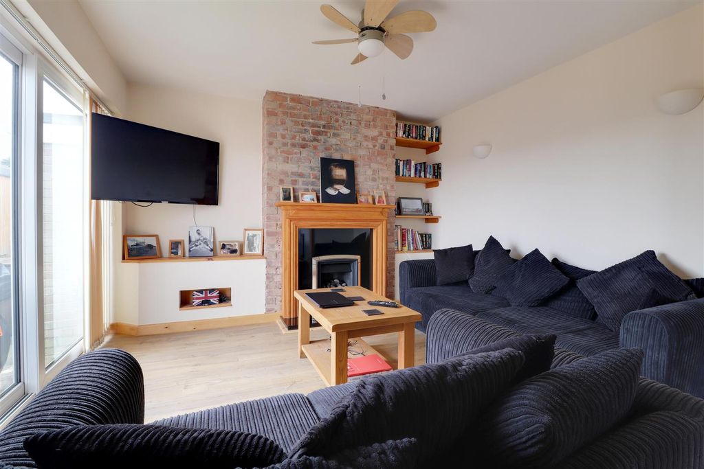 Property photo 3 of 25