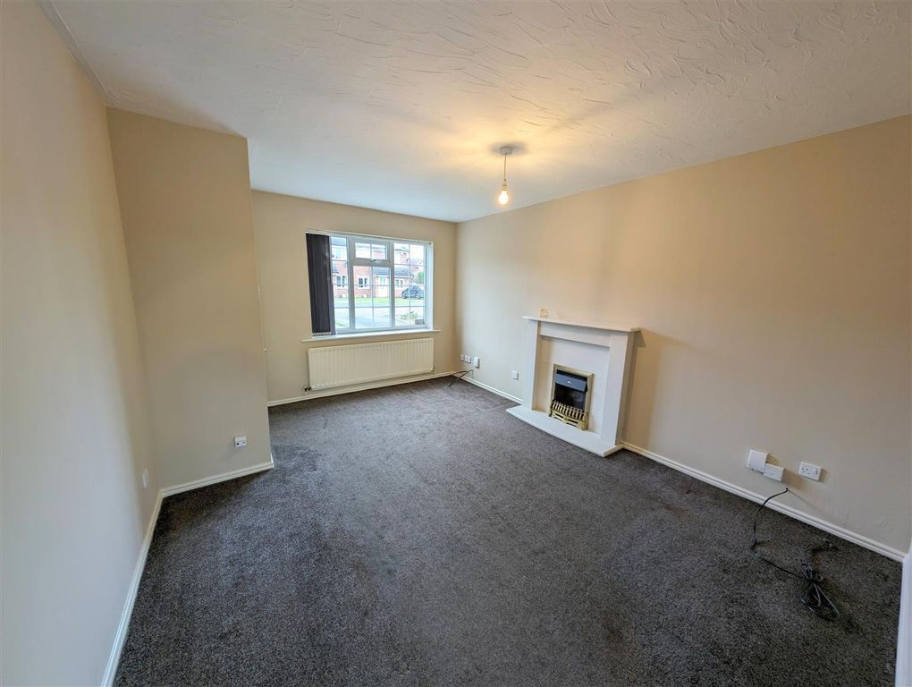 Property photo 2 of 12 Lounge