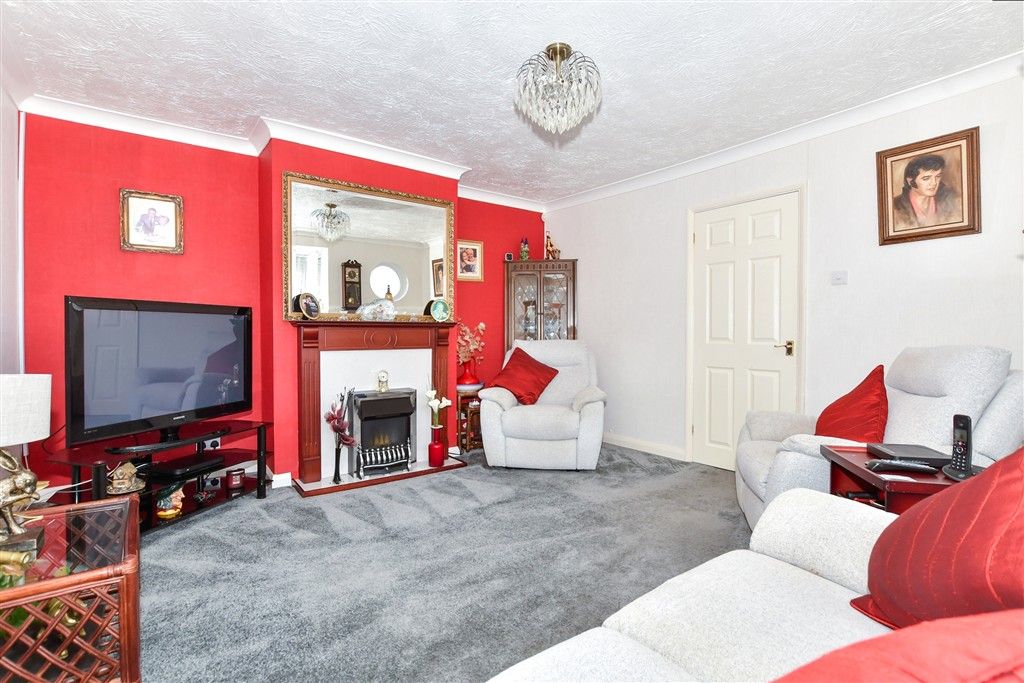 Property photo 1 of 9 Lounge