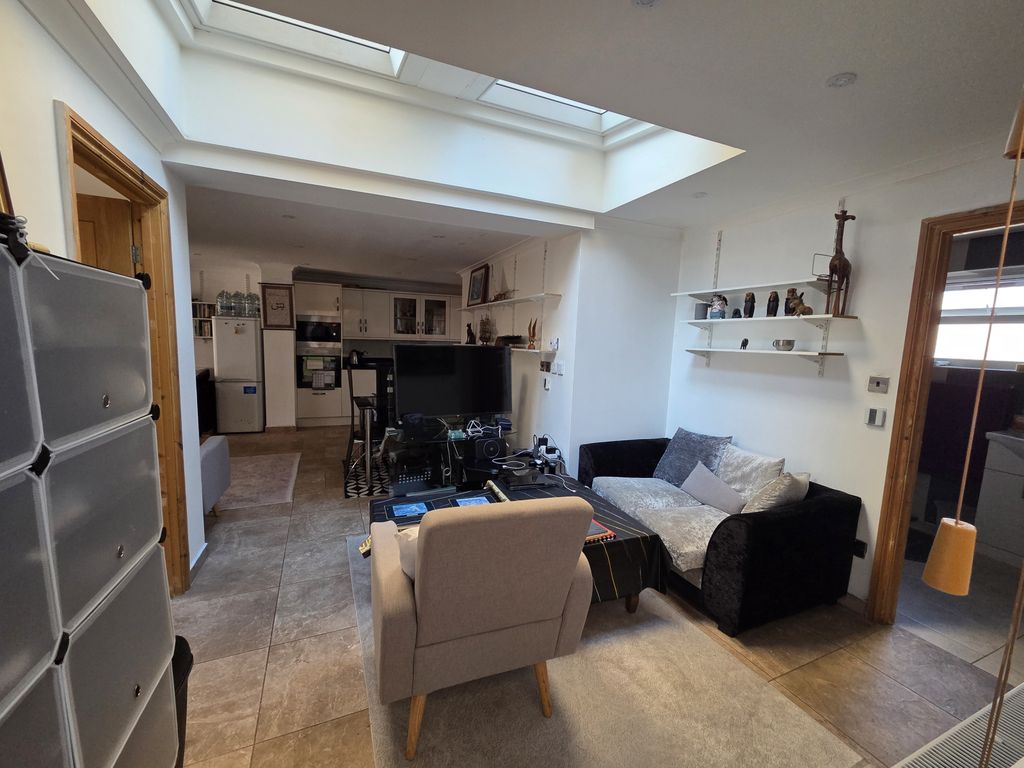 Property photo 3 of 11 Gallery