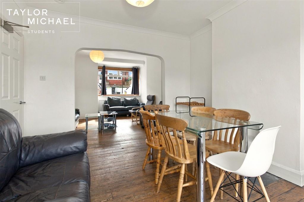 Property photo 3 of 33 Dining Area