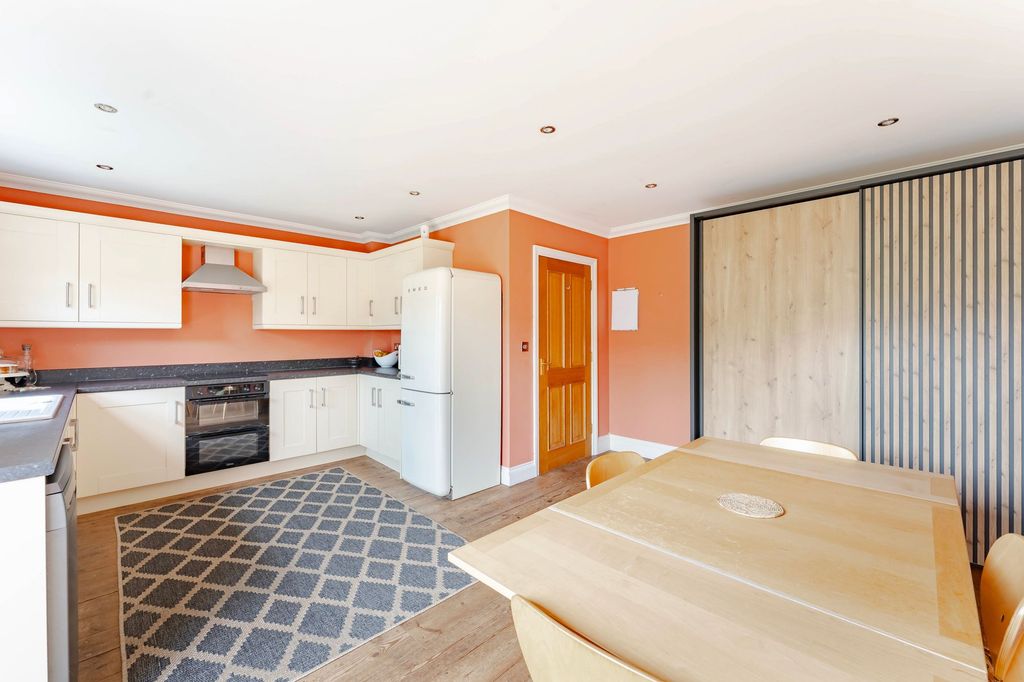 Property photo 3 of 24