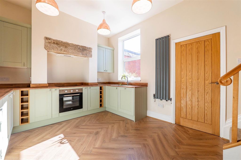 Property photo 3 of 23 Kitchen/Dining Room
