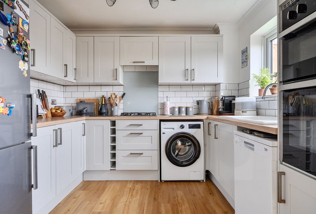 Property photo 3 of 19 1417196-11-6995Ea...