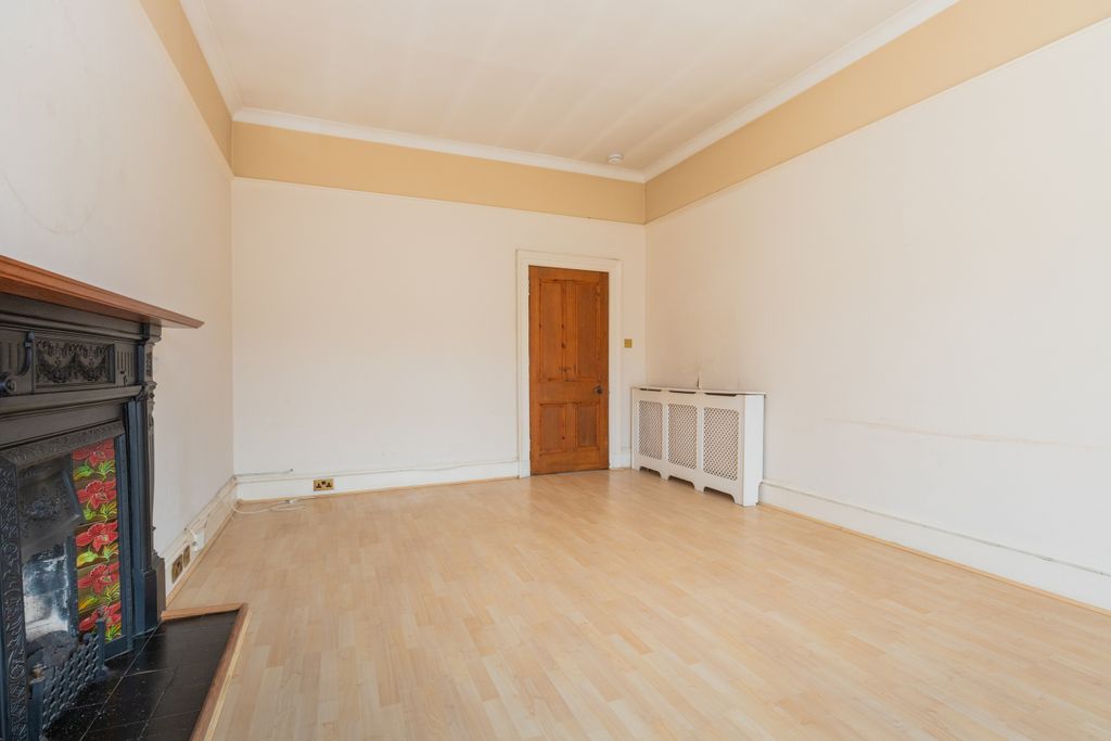 Property photo 3 of 22 10 Greenlaw Avenue Pa1 3Ra-6