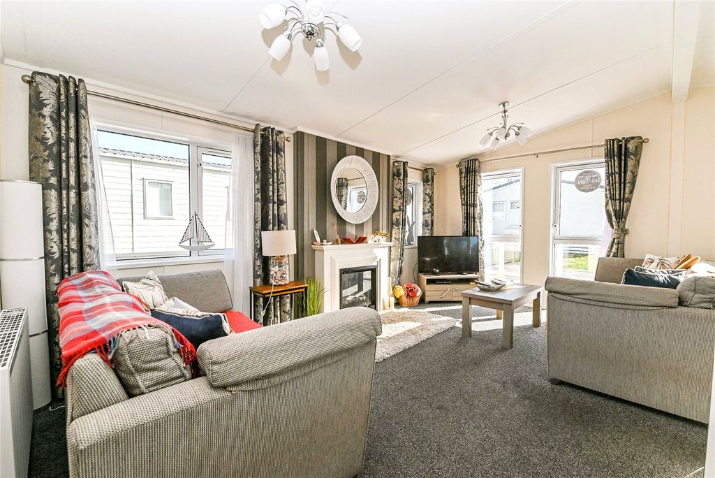 Property photo 2 of 17 Picture No. 21