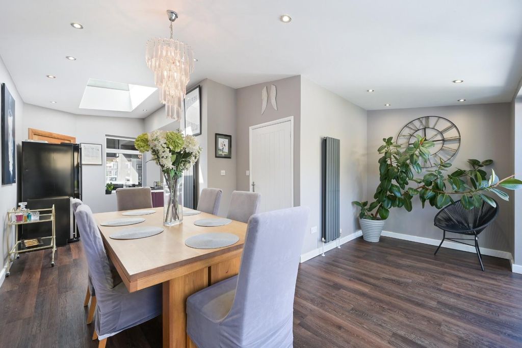 Property photo 3 of 20 Hook Road  (16).Jpg