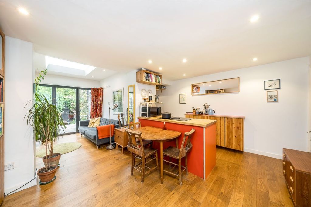 Property photo 3 of 11