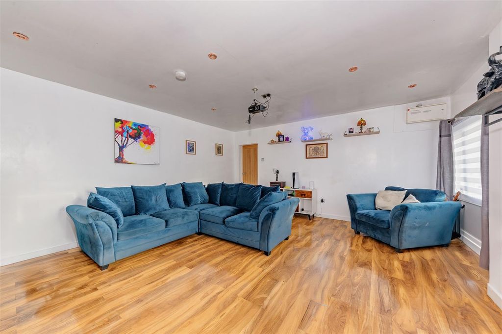 Property photo 2 of 22 5 Gardyne Street Friockheim-5.Jpg