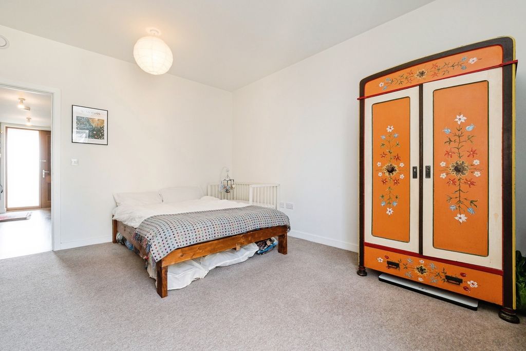 Property photo 3 of 20 Pbox-Img.Jpg