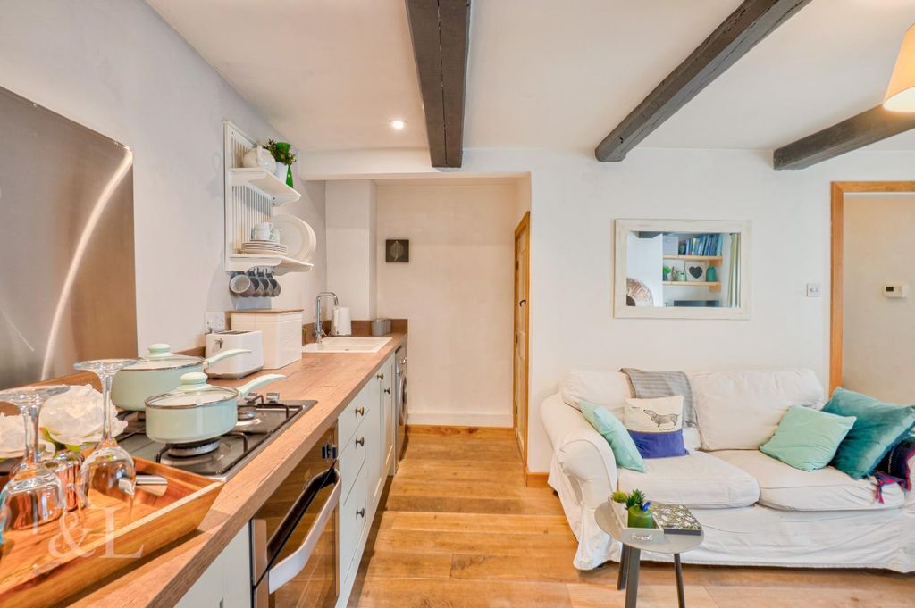 Property photo 3 of 16 17A Upper Church Street (9).Jpg