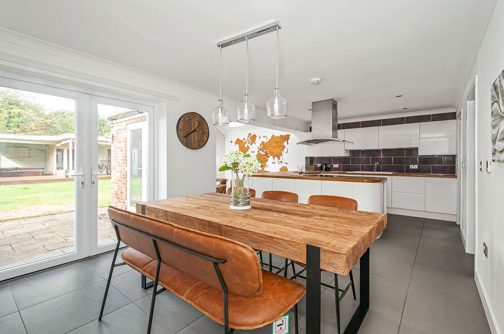 Property photo 2 of 30