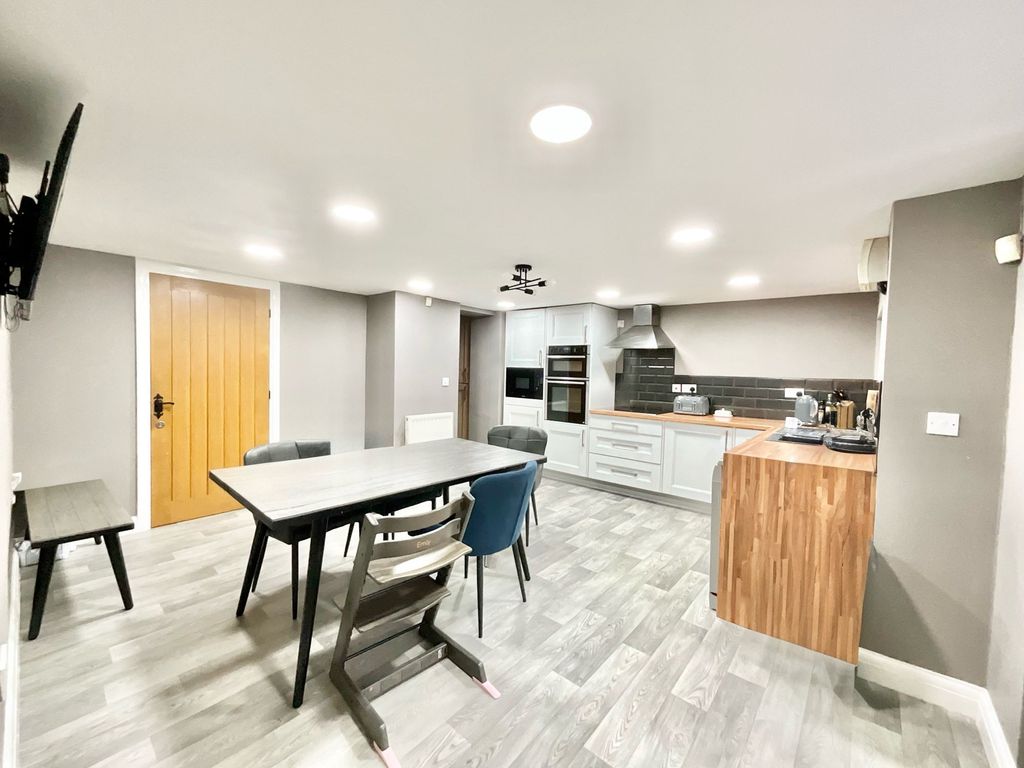 Property photo 3 of 25