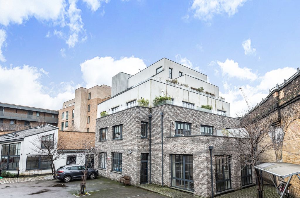 Property photo 2 of 9 External