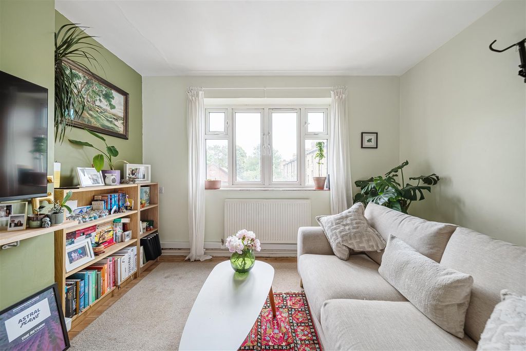 Property photo 1 of 10 Morant House-06.Jpg
