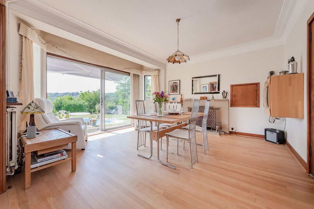 Property photo 3 of 42