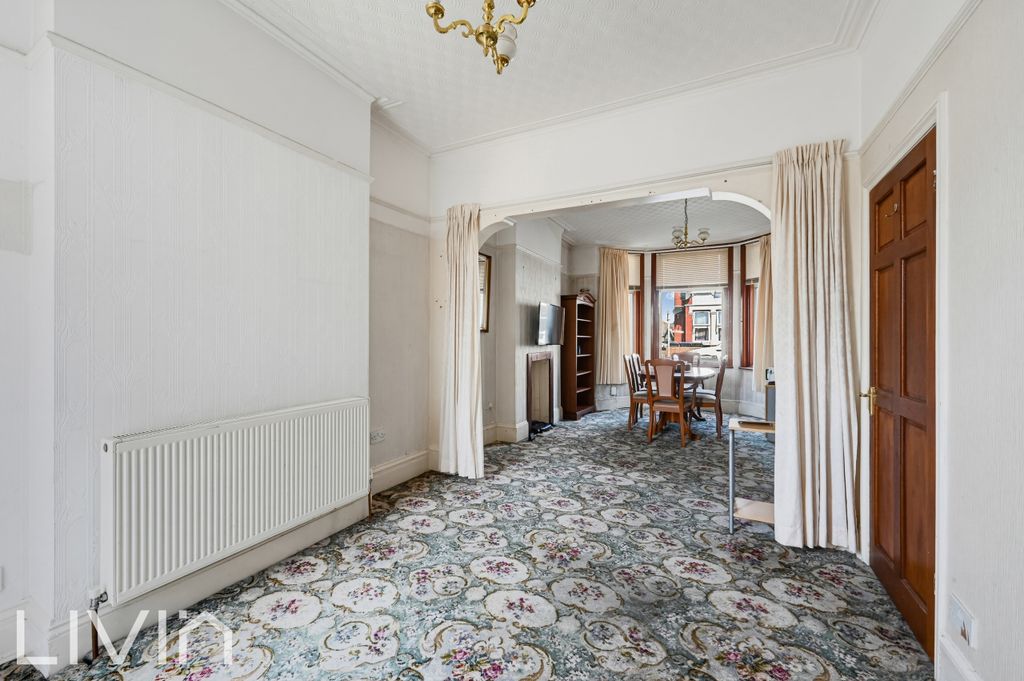 Property photo 3 of 13 4