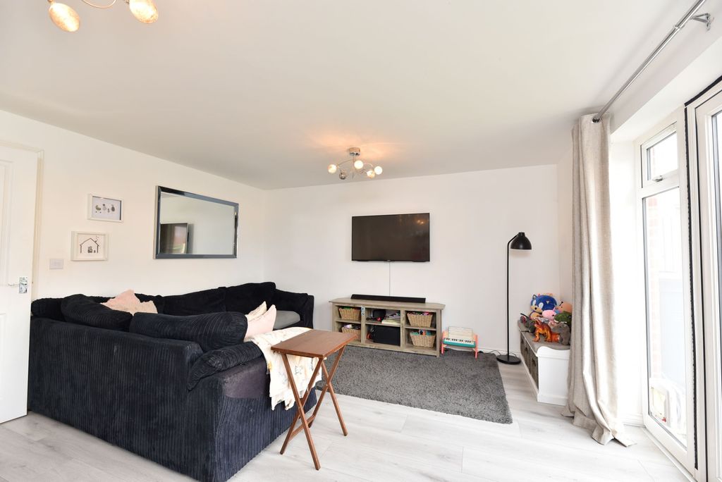 Property photo 3 of 22