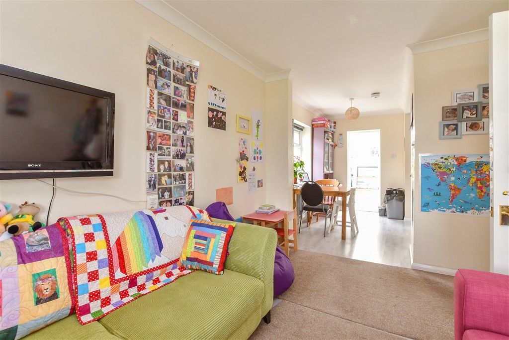 Property photo 1 of 13 Lounge