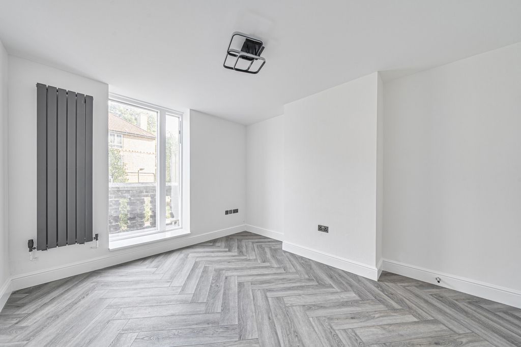 Property photo 3 of 14 Bedroom