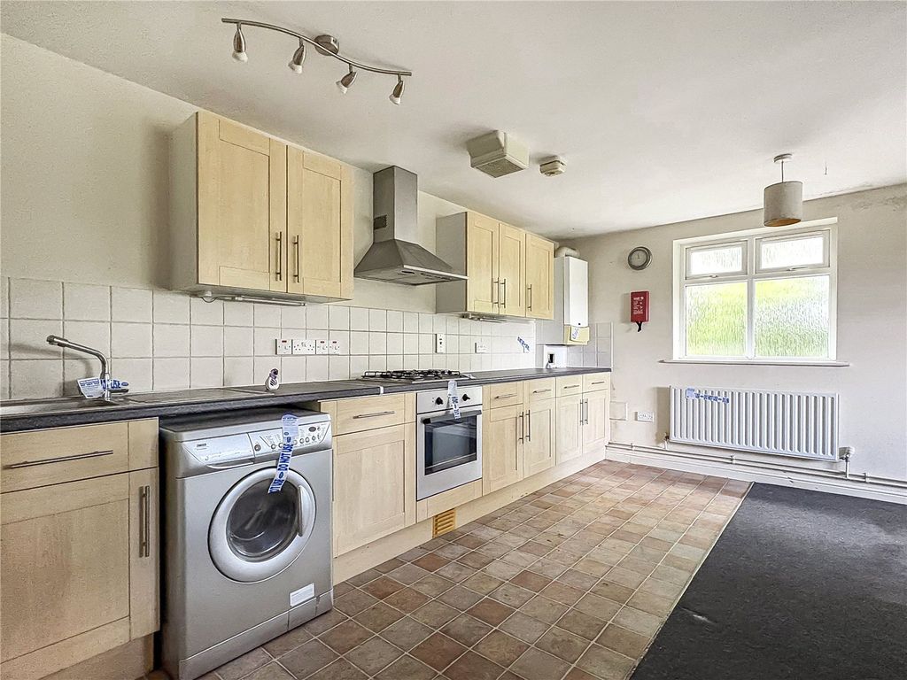 Property photo 3 of 8 Kitchen