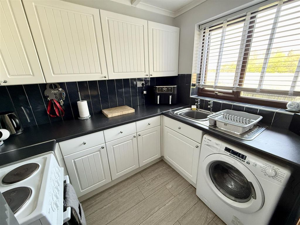 Property photo 2 of 12 Kitchen