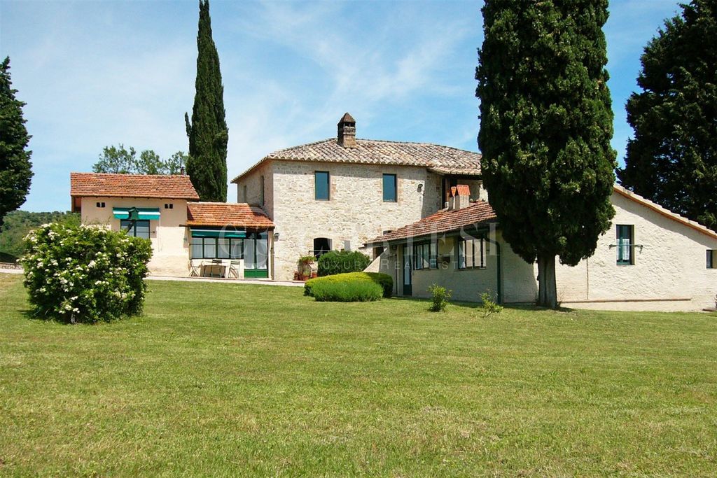Property photo 2 of 39