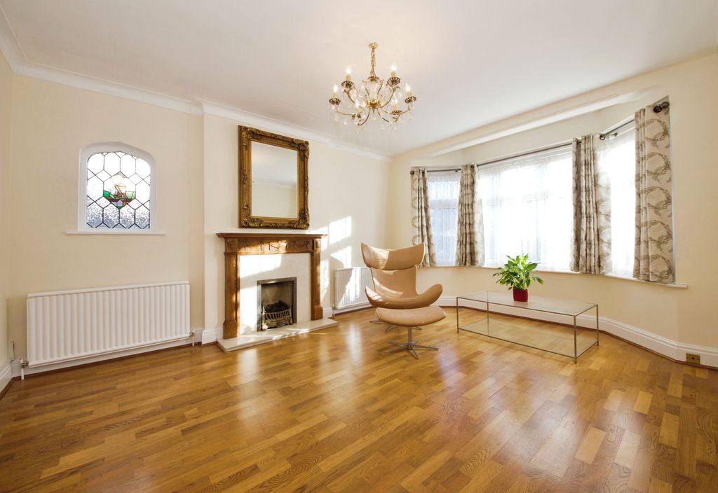 Property photo 2 of 10