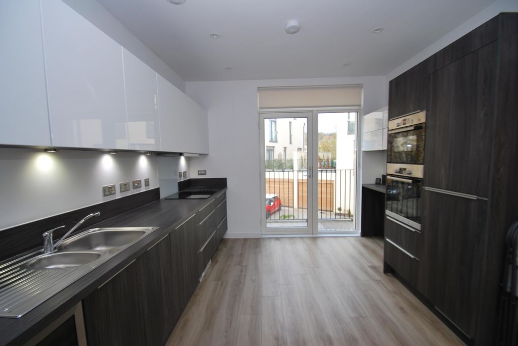 Property photo 2 of 7 Kitchen
