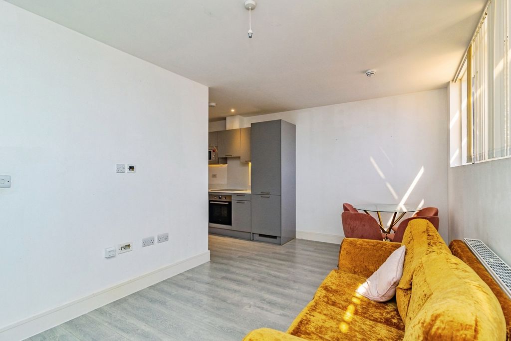 Property photo 3 of 16 Pbox-Img.Jpg
