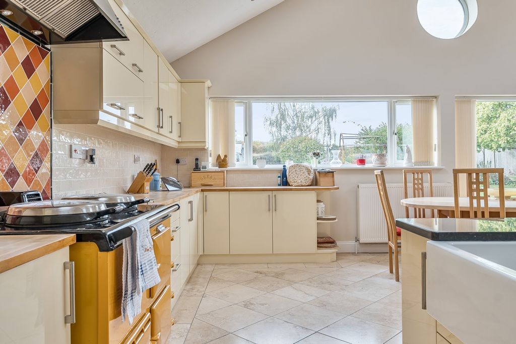 Property photo 2 of 23