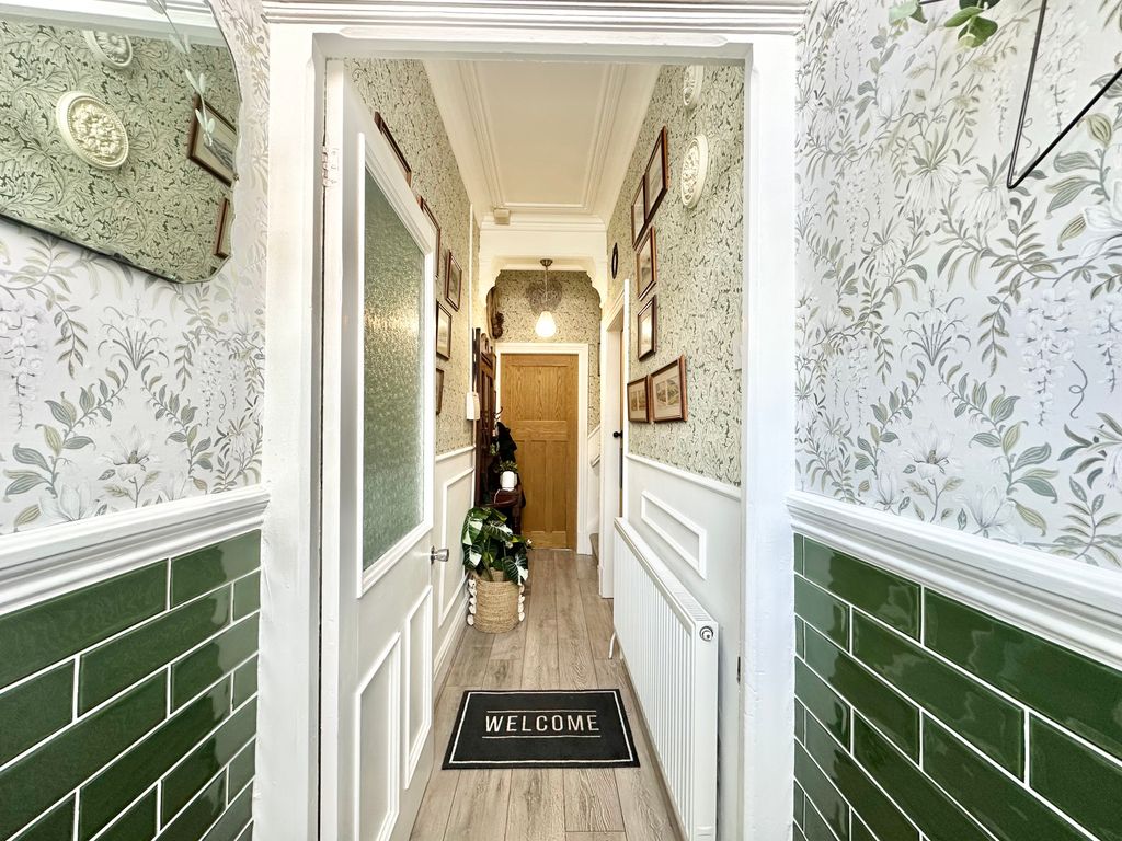 Property photo 2 of 21 Hallway