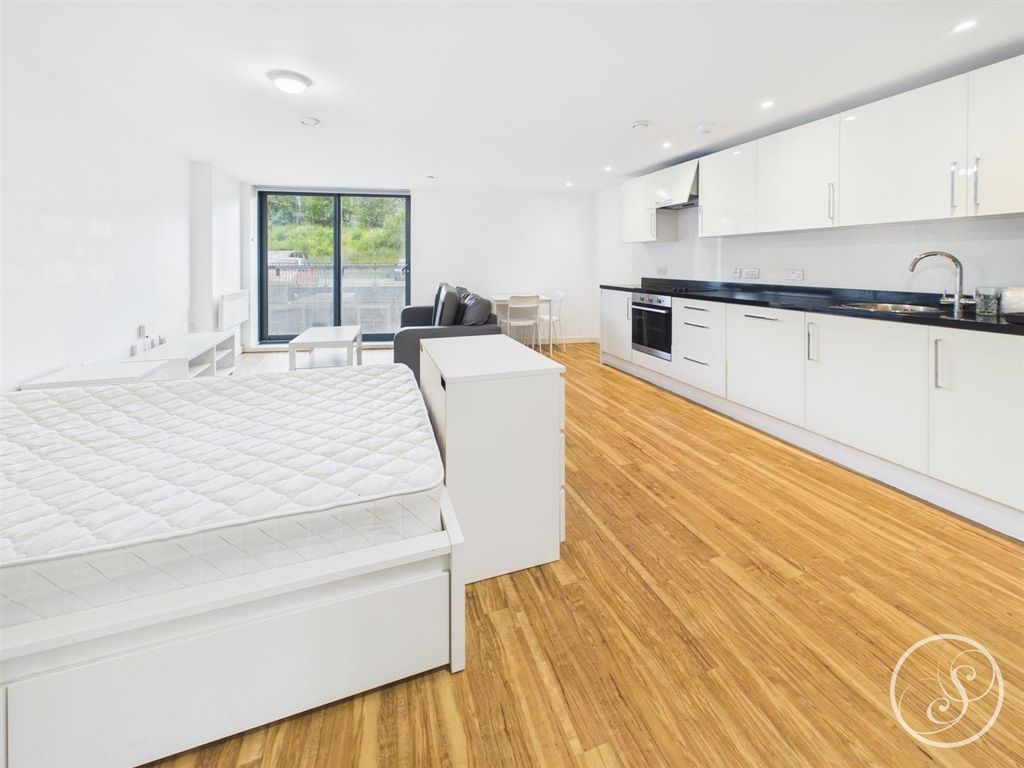 Property photo 1 of 8 Cam02071G0-Pr0956-Still003.Jpg