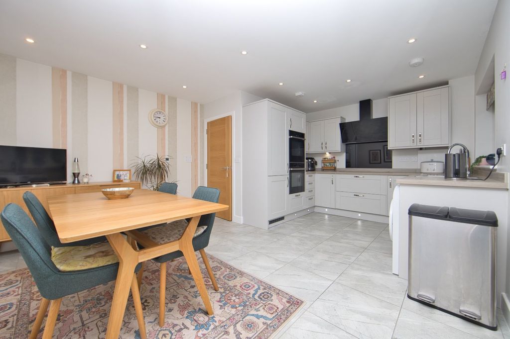 Property photo 3 of 17 Picture 3