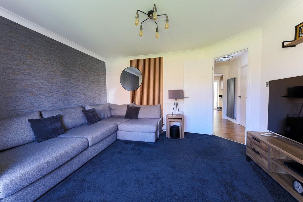 Property photo 3 of 22 Lounge